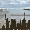 Decoración Nueva York Mesa - Skyline Metálico con Estatua de la Libertad