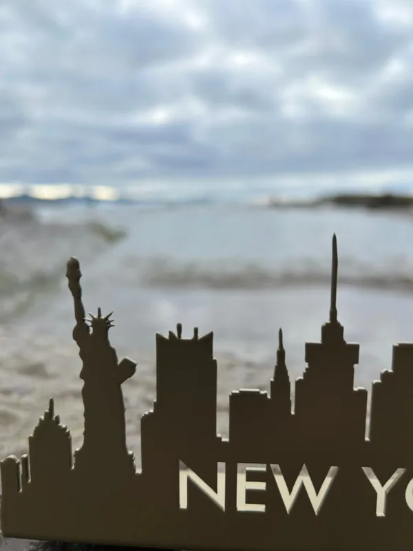 Decoración Nueva York Mesa - Skyline Metálico con Estatua de la Libertad