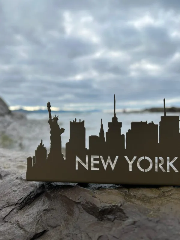 Decoración Nueva York Mesa - Skyline Metálico con Estatua de la Libertad