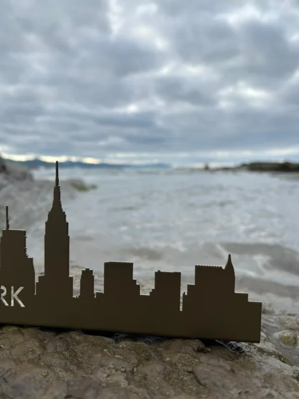 Decoración Nueva York Mesa - Skyline Metálico con Estatua de la Libertad