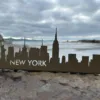 Decoración Nueva York Mesa - Skyline Metálico con Estatua de la Libertad