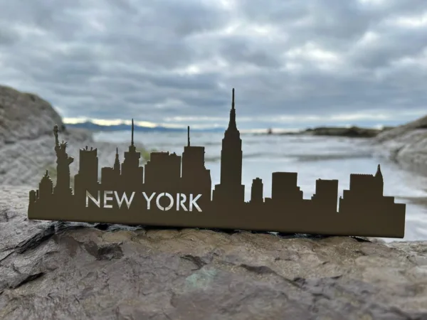 Decoración Nueva York Mesa - Skyline Metálico con Estatua de la Libertad