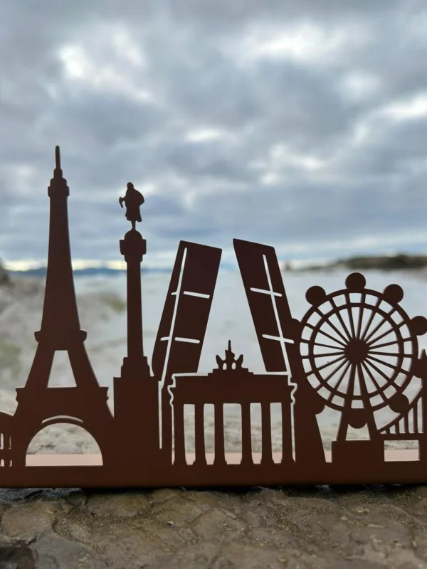 Skyline Europa Decoración: La Esencia del Continente en una Pieza Única